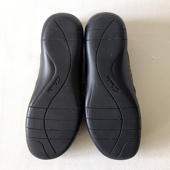 Clarks. Bendables. Black. Size 6.5M - Picture 15 of 16